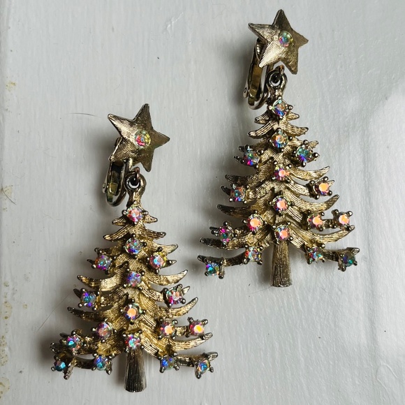 MYLU Jewelry - MYLU Vintage Gold/Aurora Borealis Christmas/Holiday Tree Clip Earrings.